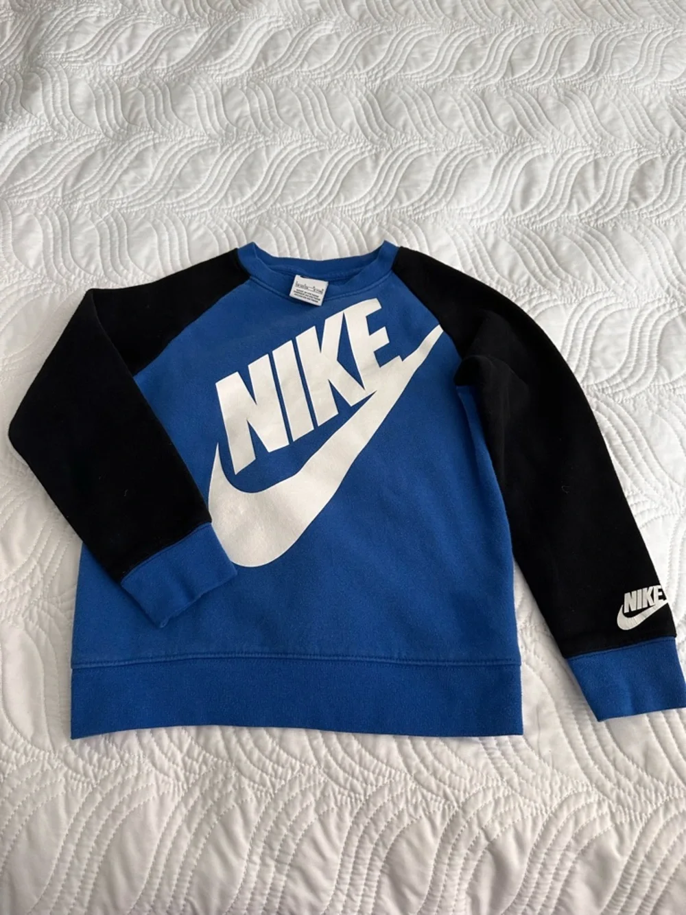 Nike Boy’s Sz. 7 Blue & Black Logo Sweatshirt